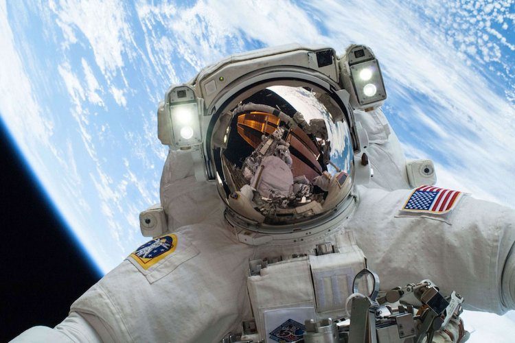 با اپلیکیشن NASA Selfies سلفی‌های فضایی بگیرید