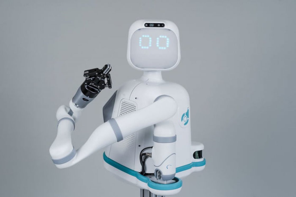 ماکسی، رباتی صمیمی و هوشمند طراحی شده برای کمک در مراکز درمانی