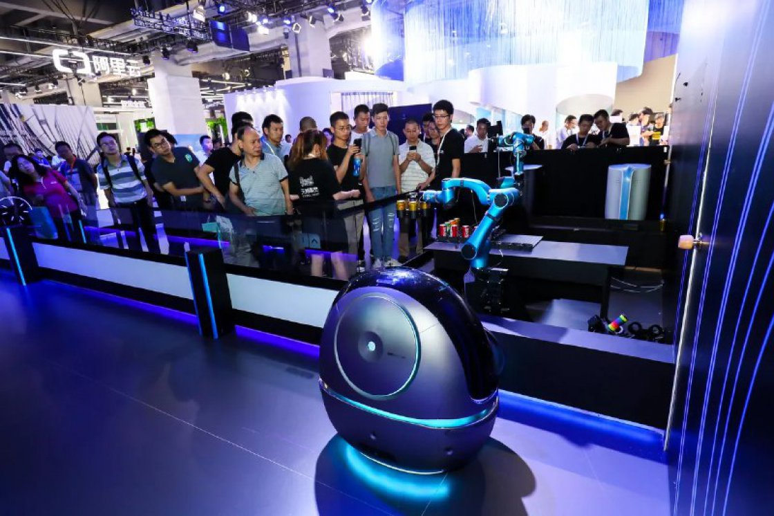 ساخت ربات حمل کننده توسط Alibaba برای کار در هتل‌ها
