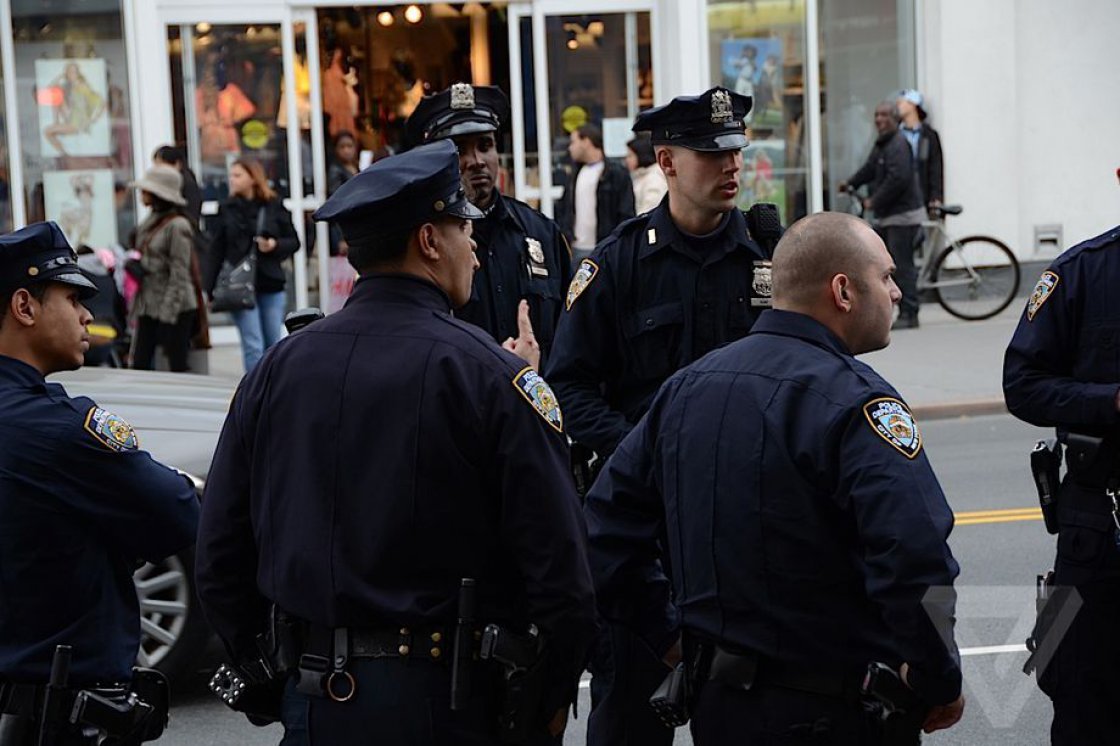پلیس نیویورک دوربین لباس‌های پلیس را از آنها جدا کرد
