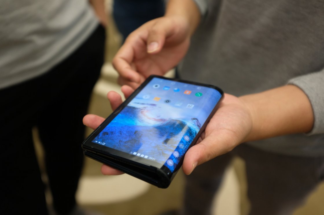 نگاهی نزدیک‌تر به اولین گوشی هوشمند جهان با صفحه‌نمایش تاشو