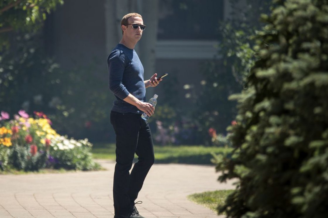 زاکربرگ به همه مدیران فیسبوک دستور داد از گوشی اندرویدی استفاده کنند