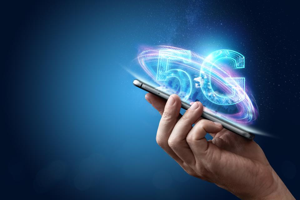 نیمی از کاربران آیفون بر این باورند که به 5G مجهز هستند