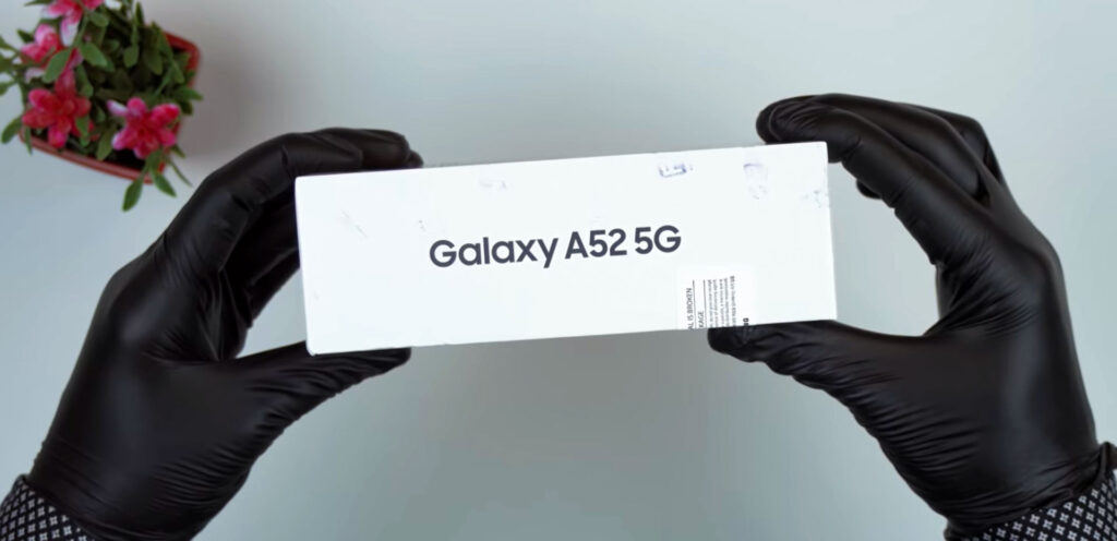 آنباکسینگ گلکسی A52 5G نمایشگر ۱۲۰ هرتز OLED و شارژر ۲۵ وات را تایید کرد