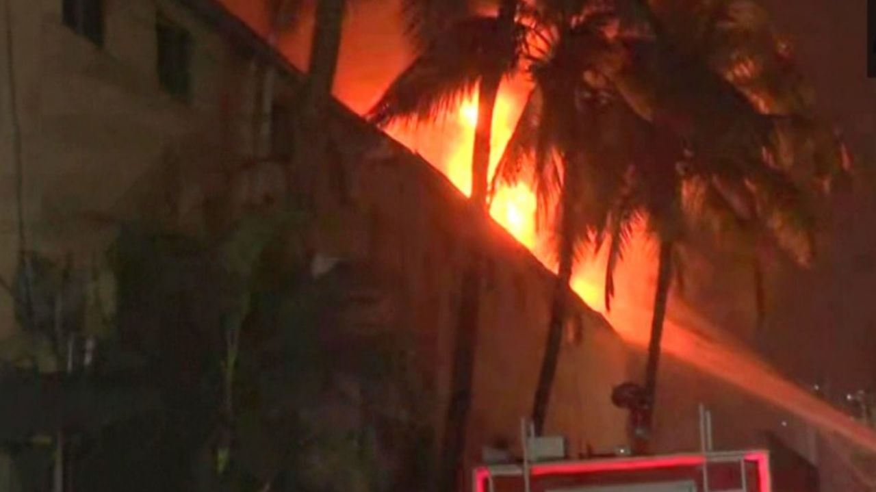 آتش سوزی مرکز خدمات سامسونگ در شهر بمبئی هند